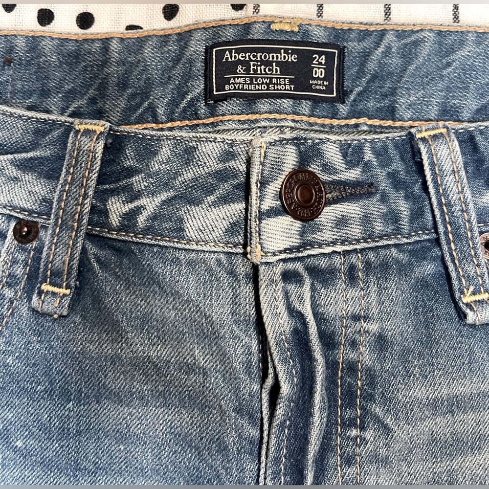 Abercrombie & Fitch AMES LOW RISE BOYFRIEND SHORT Size 24 NWT - Picture 6 of 8